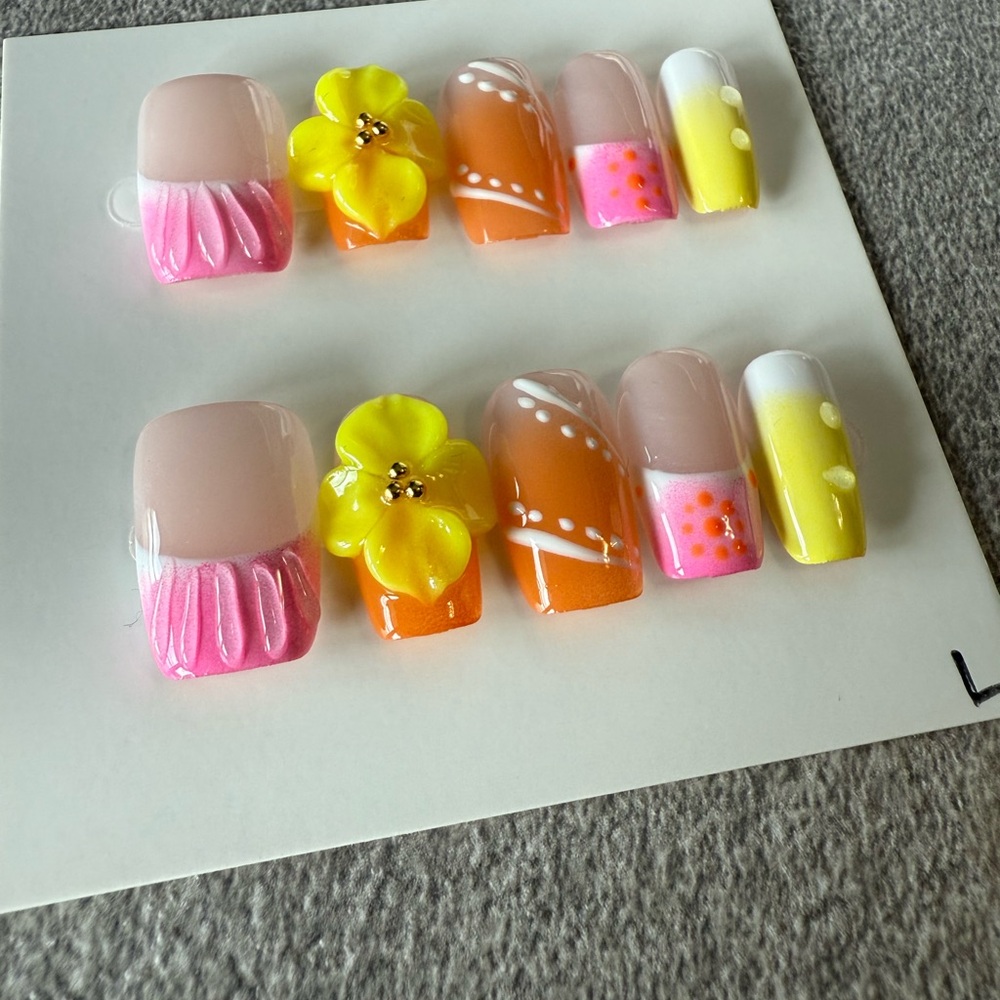 Colorful Floral Nail Press On Large - Picture 3 of 3